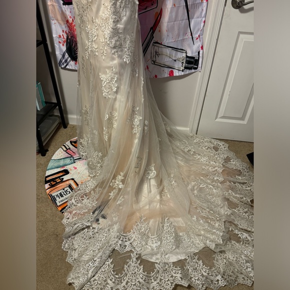 Maggie sottero embellished lace ivory wedding dress - Picture 10 of 11